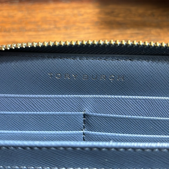 Beautiful Tory Burch blue zippered wallet. Excellent condition - Picture 6 of 6